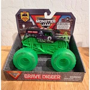Monster Jam Grave Digger 1:24 Scale Light Up Monster Truck Spin Master 6071190